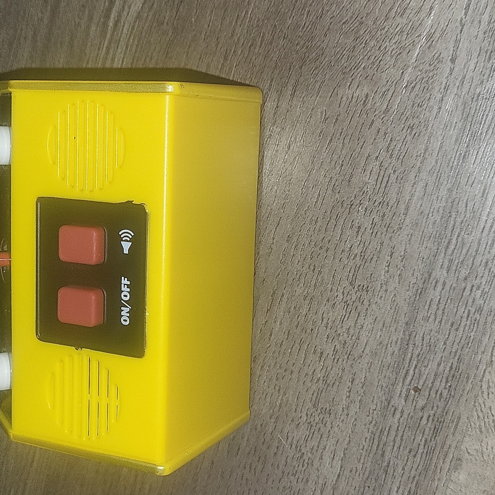 Retro Mini Arcade Game - Yellow Pac Man - Picture 6 of 7
